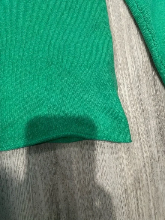 J Crew Italian Cashemere Crewneck Sweater rolled hem Womens. Size Small. - Picture 3 of 6